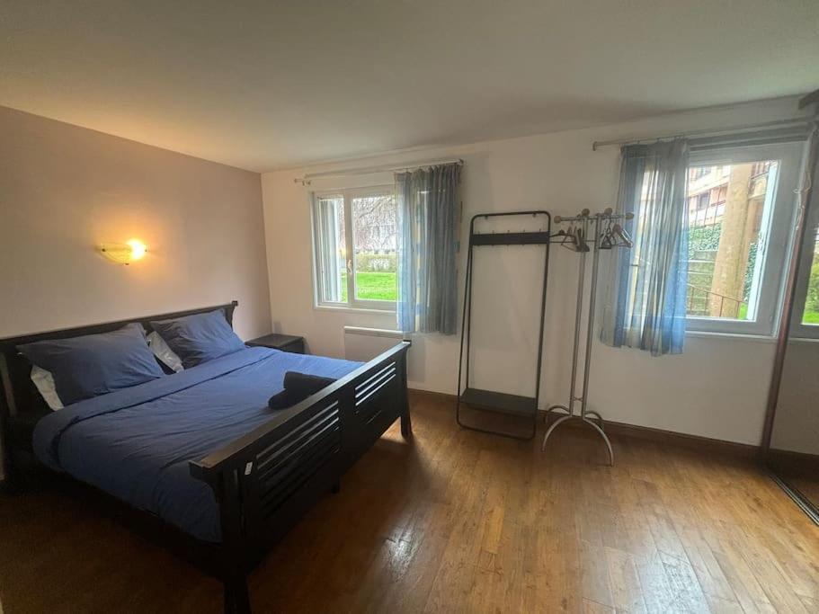 F2 Avec Terrasse, Parking Gratuit Apartamento Guyancourt Exterior foto
