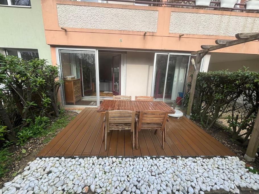 F2 Avec Terrasse, Parking Gratuit Apartamento Guyancourt Exterior foto