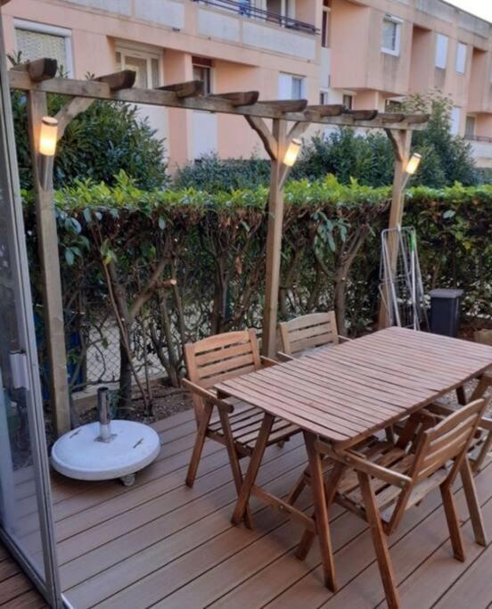 F2 Avec Terrasse, Parking Gratuit Apartamento Guyancourt Exterior foto