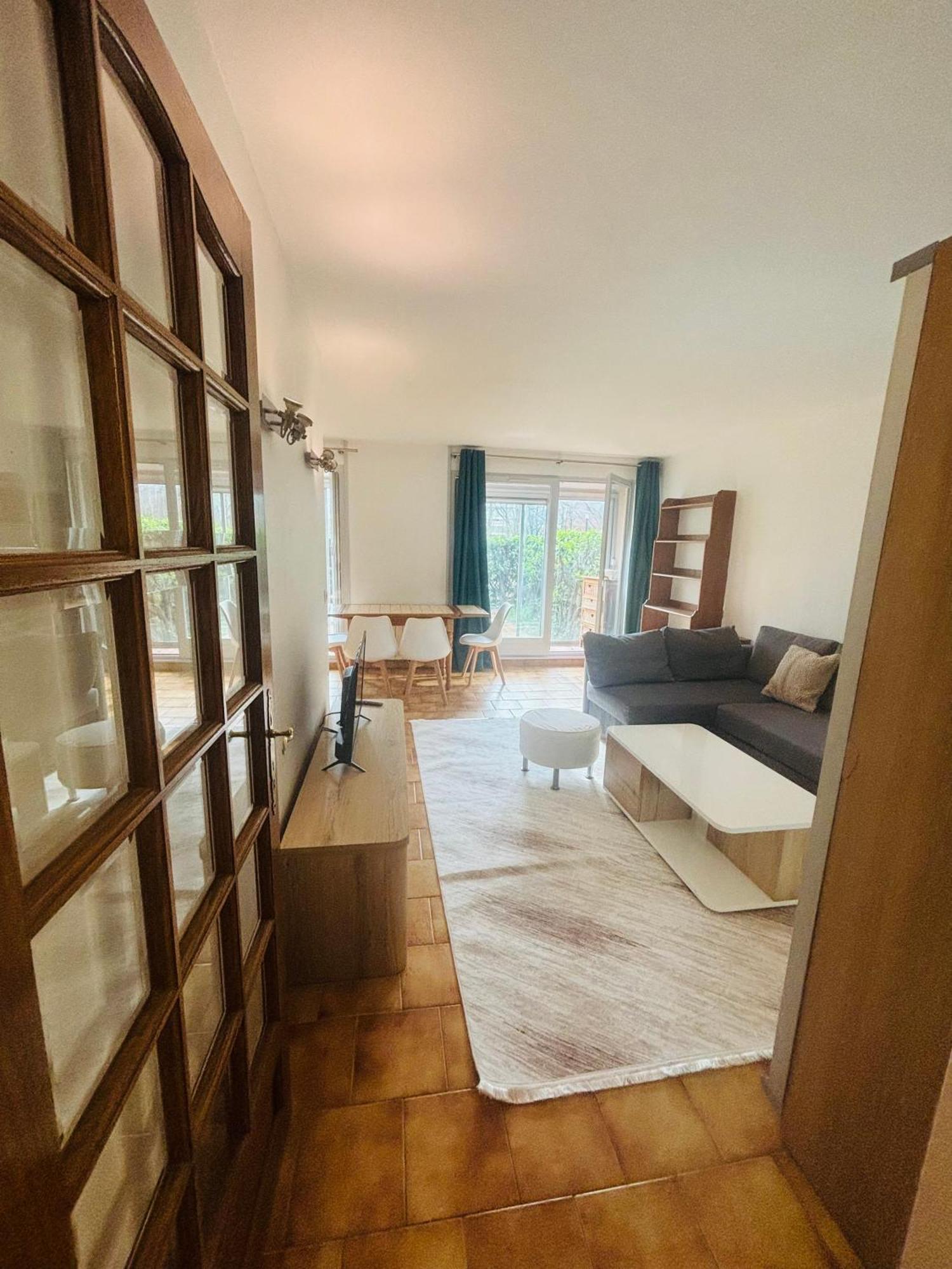 F2 Avec Terrasse, Parking Gratuit Apartamento Guyancourt Exterior foto