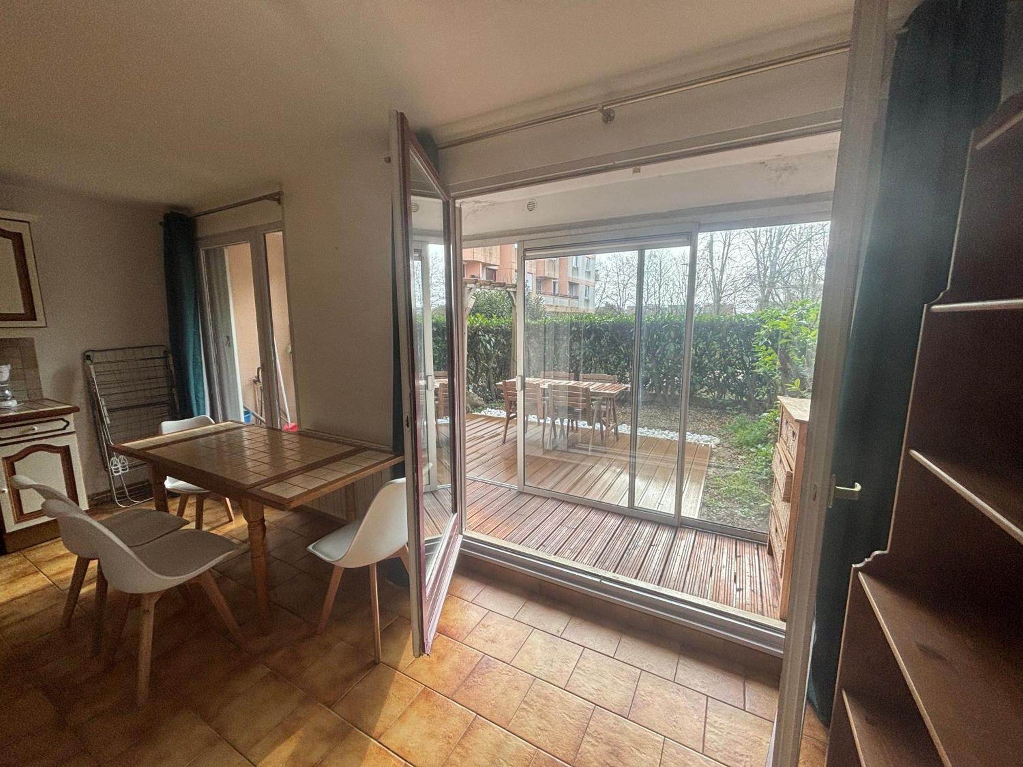 F2 Avec Terrasse, Parking Gratuit Apartamento Guyancourt Exterior foto